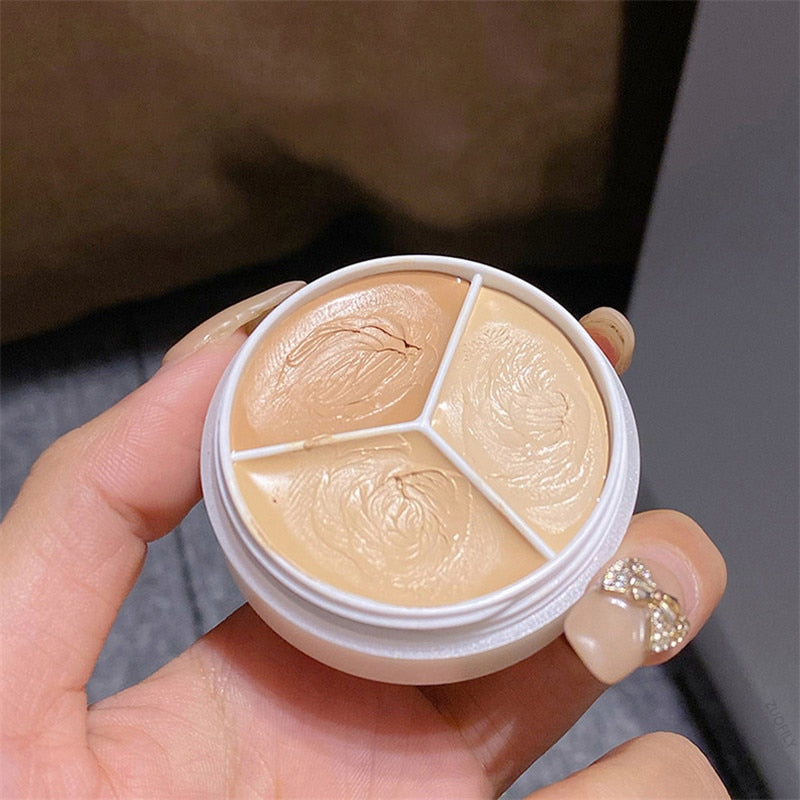 3-In-1 Contouring And Brighten Concealer Palette